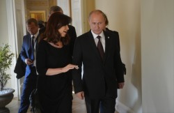 Президенты России и Аргентины обсудили Крым